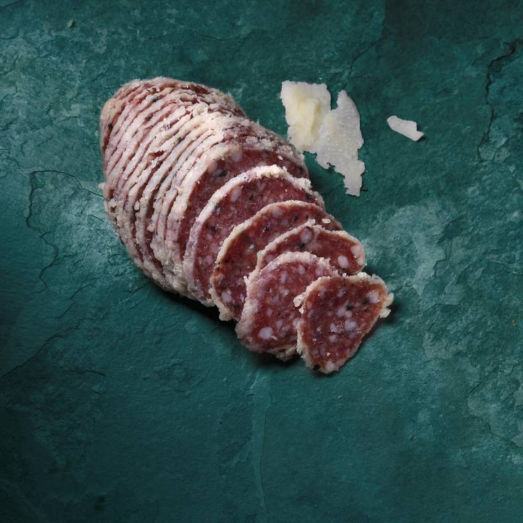 Le Saltufo (salami aux truffes d'été 3% enrobé de Parmigiano)